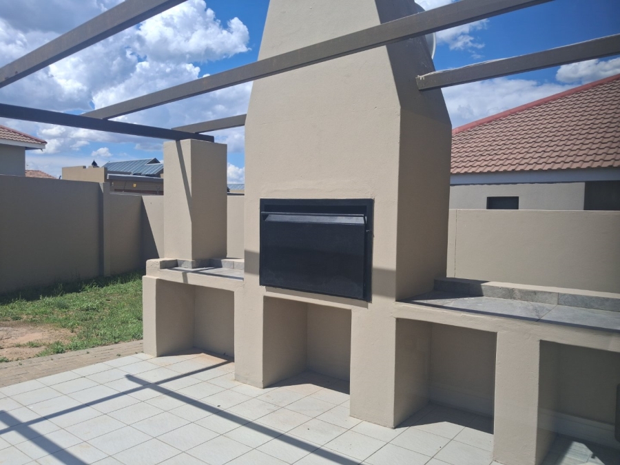 To Let 3 Bedroom Property for Rent in Hillside Free State